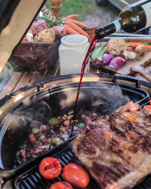 What is a Dutch oven? Top tips for this BBQ must-have!