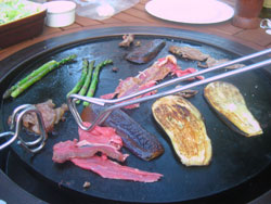 https://www.barbecue-smoker-recipes.com/images/outdoor-plancha-cooking.jpg